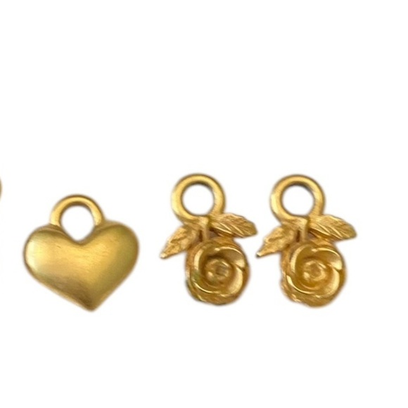 Vintage 1990’s brushed gold-tone set of 7 charms half moon, flower heart & cross - Picture 3 of 5